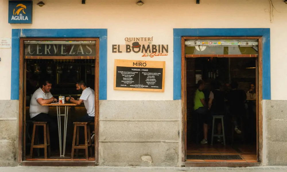 How to Say Cheers in Spain bar